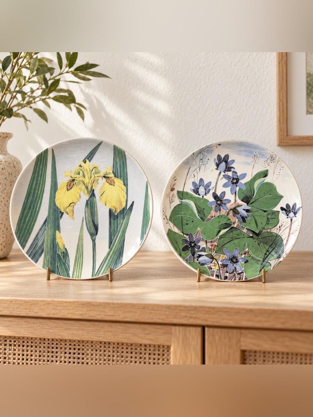 Vintage Arabia Finland Kirsti Brandt Floral Wall Plates Set of 2 8 Inch